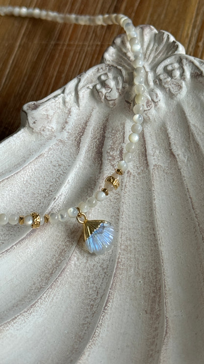 an other angle of the shell necklace